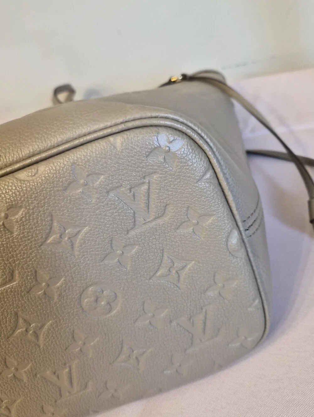 Louis Vuitton Neverfull MM Empreinte Turtle Dove Microchipped